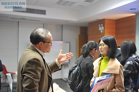 不朽情缘mg官网临床前副总裁顾性初博士为与会者答疑解惑