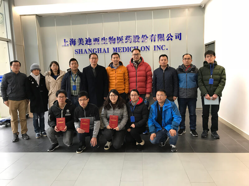 图为与会人员不朽情缘mg官网南汇园区合影