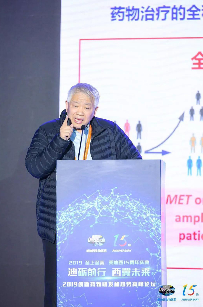 中国工程院院士、中国科学院大学药学院院长丁健